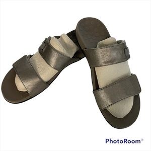 HTF Vionic Coast Metallic Silver Slide Sandals Size: 8 US. 6 UK. EU 39